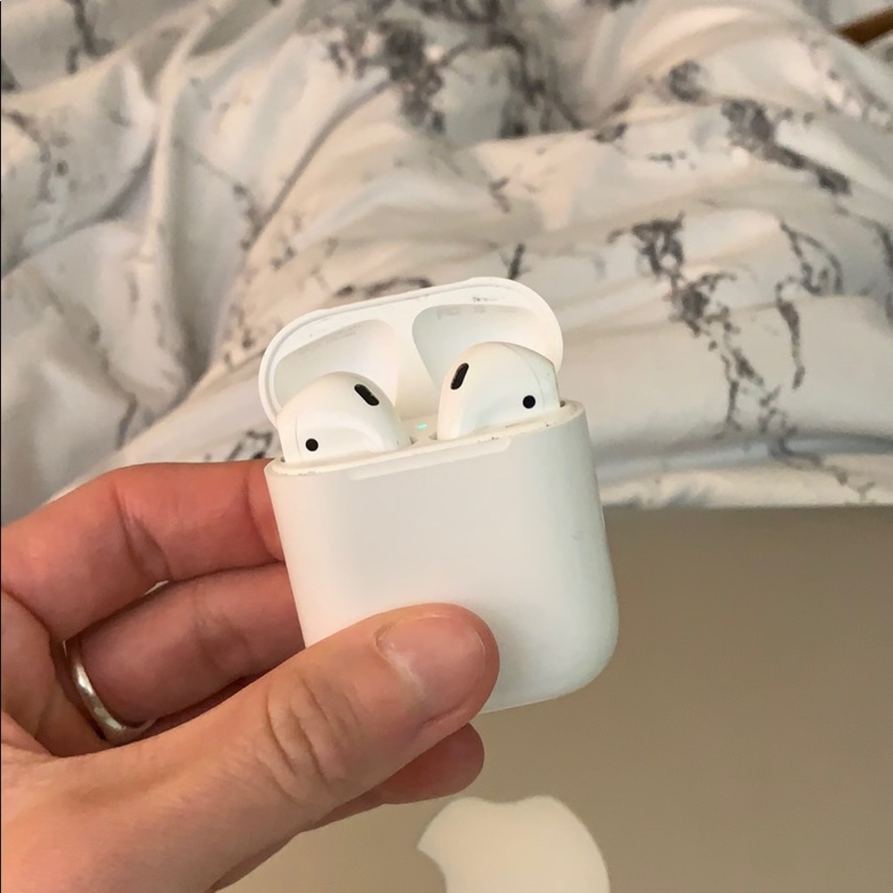 AirPods
